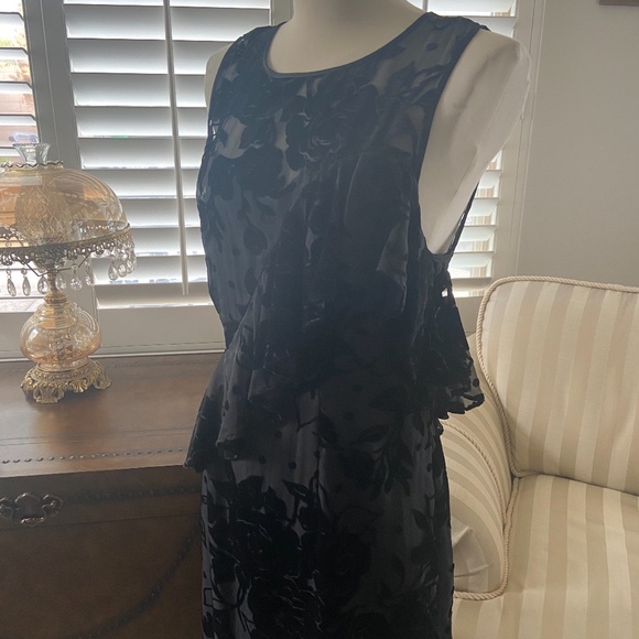 Black Velvet Flirty Dress - Picture 4 of 6